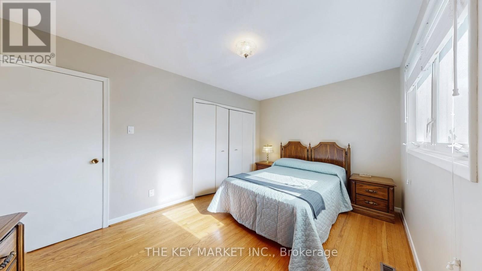 1277 Tyneburn Crescent, Mississauga, Ontario  L4X 1P3 - Photo 16 - W12411431