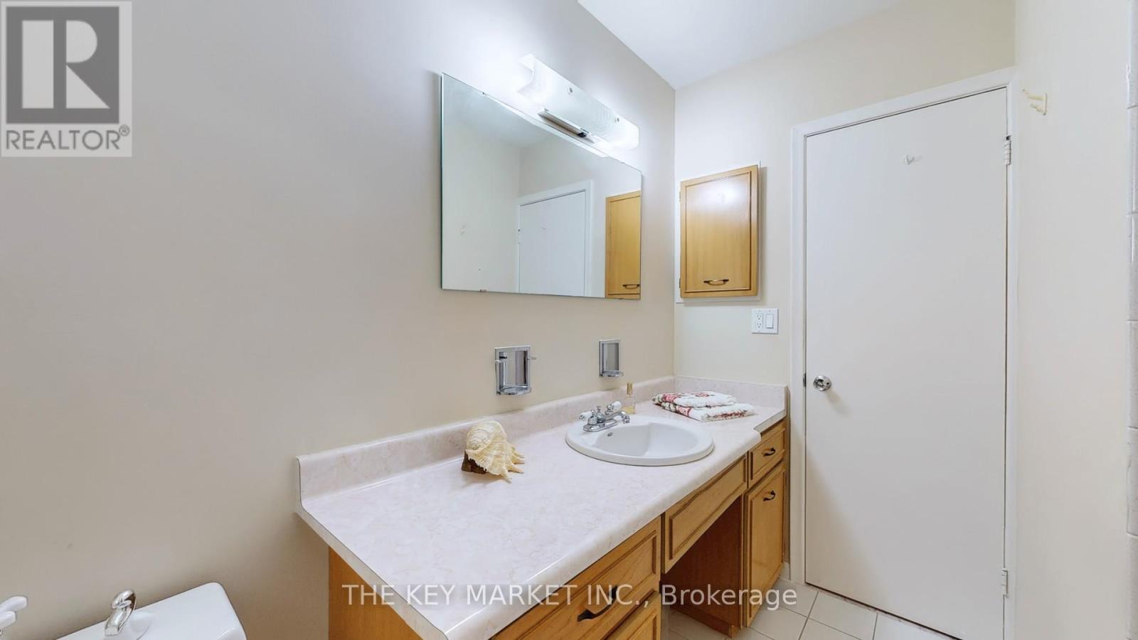 1277 Tyneburn Crescent, Mississauga, Ontario  L4X 1P3 - Photo 22 - W12411431