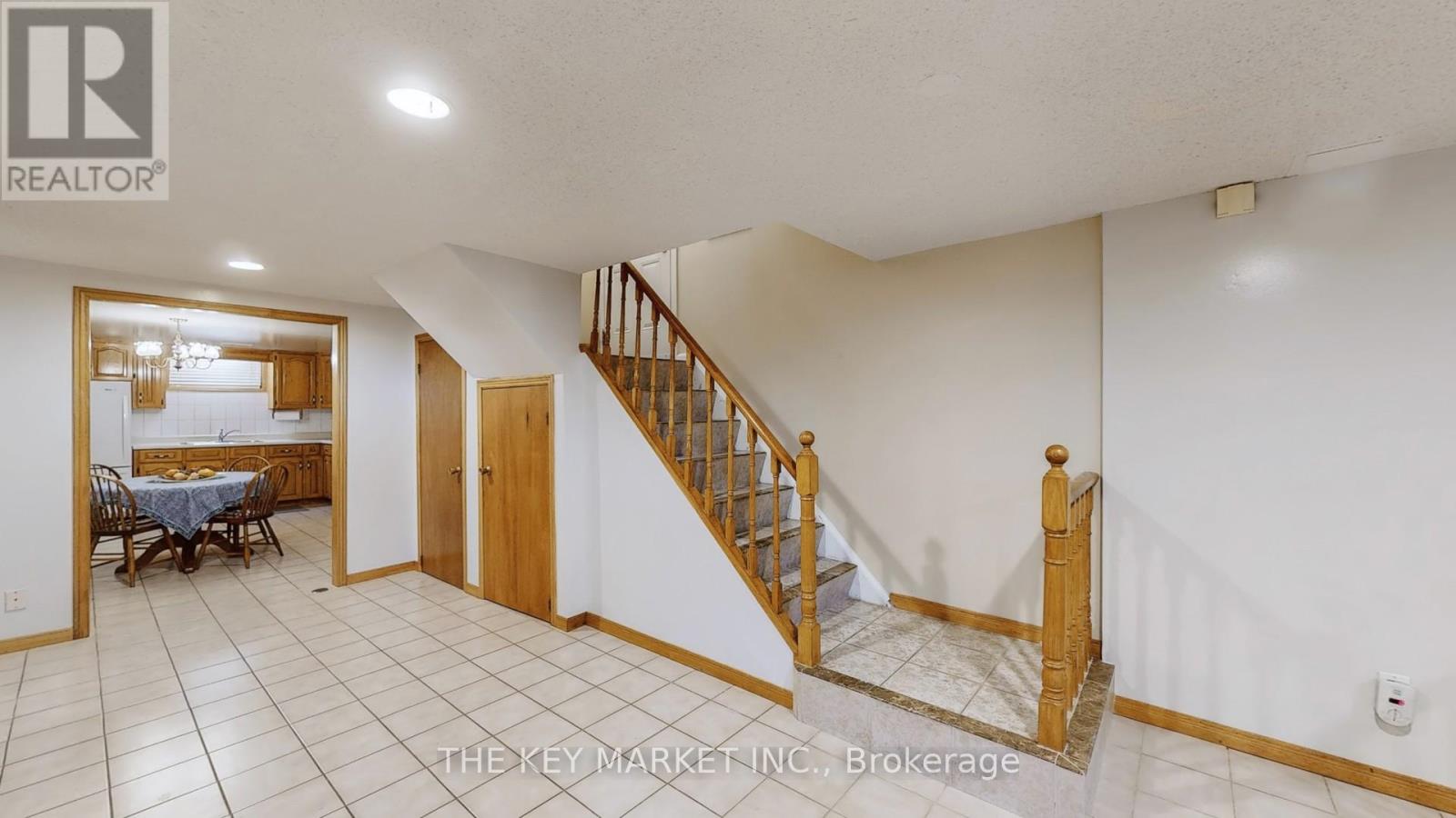 1277 Tyneburn Crescent, Mississauga, Ontario  L4X 1P3 - Photo 24 - W12411431