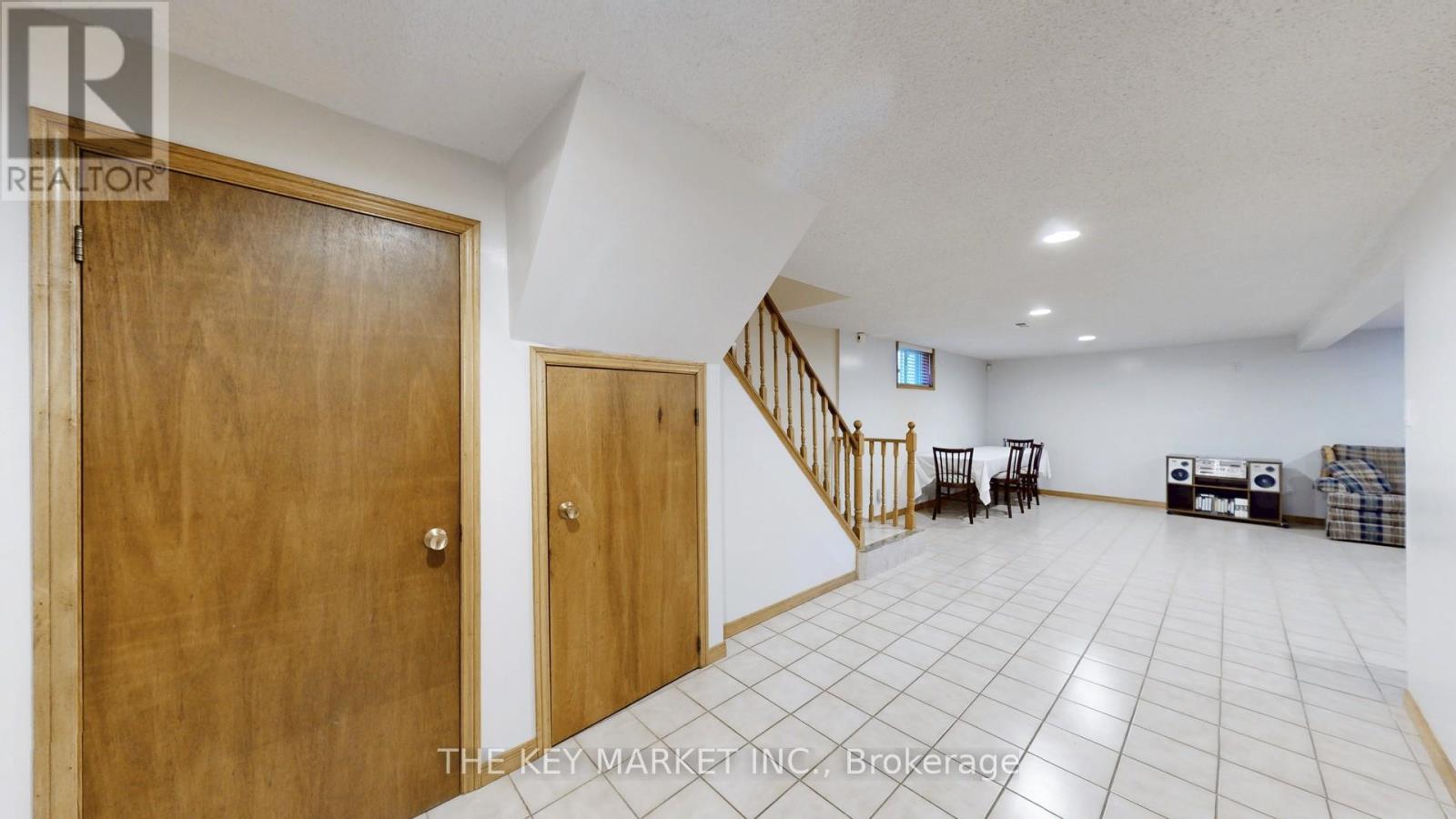 1277 Tyneburn Crescent, Mississauga, Ontario  L4X 1P3 - Photo 25 - W12411431