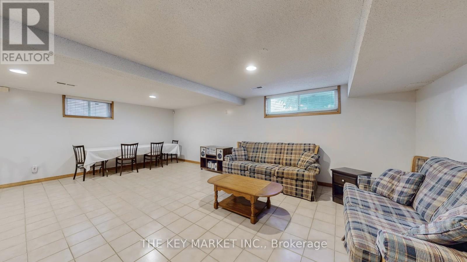 1277 Tyneburn Crescent, Mississauga, Ontario  L4X 1P3 - Photo 26 - W12411431