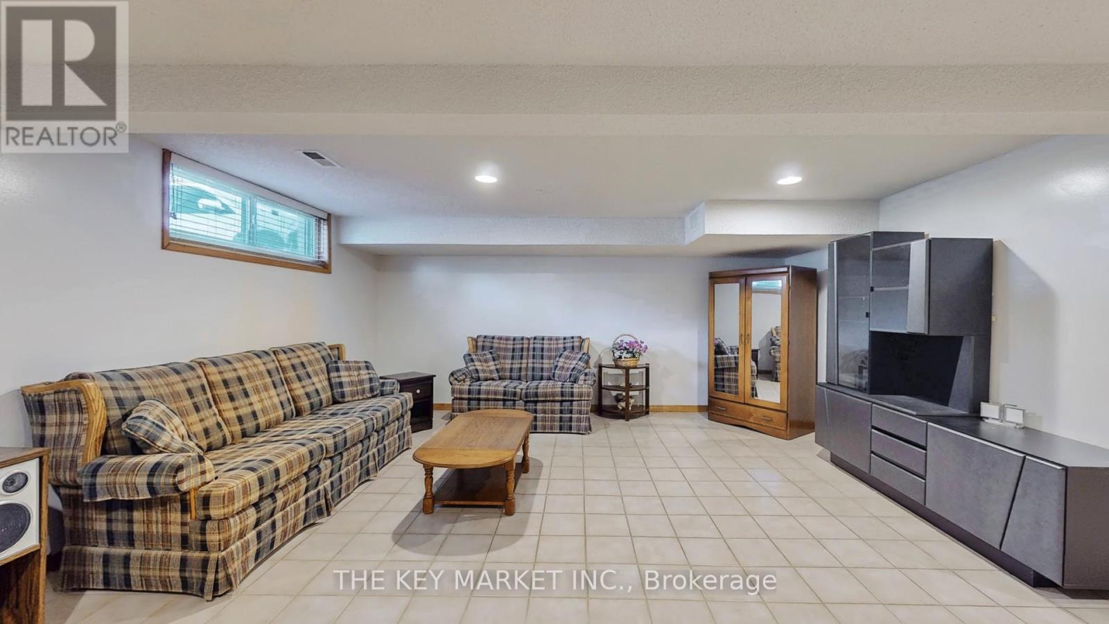 1277 Tyneburn Crescent, Mississauga, Ontario  L4X 1P3 - Photo 28 - W12411431