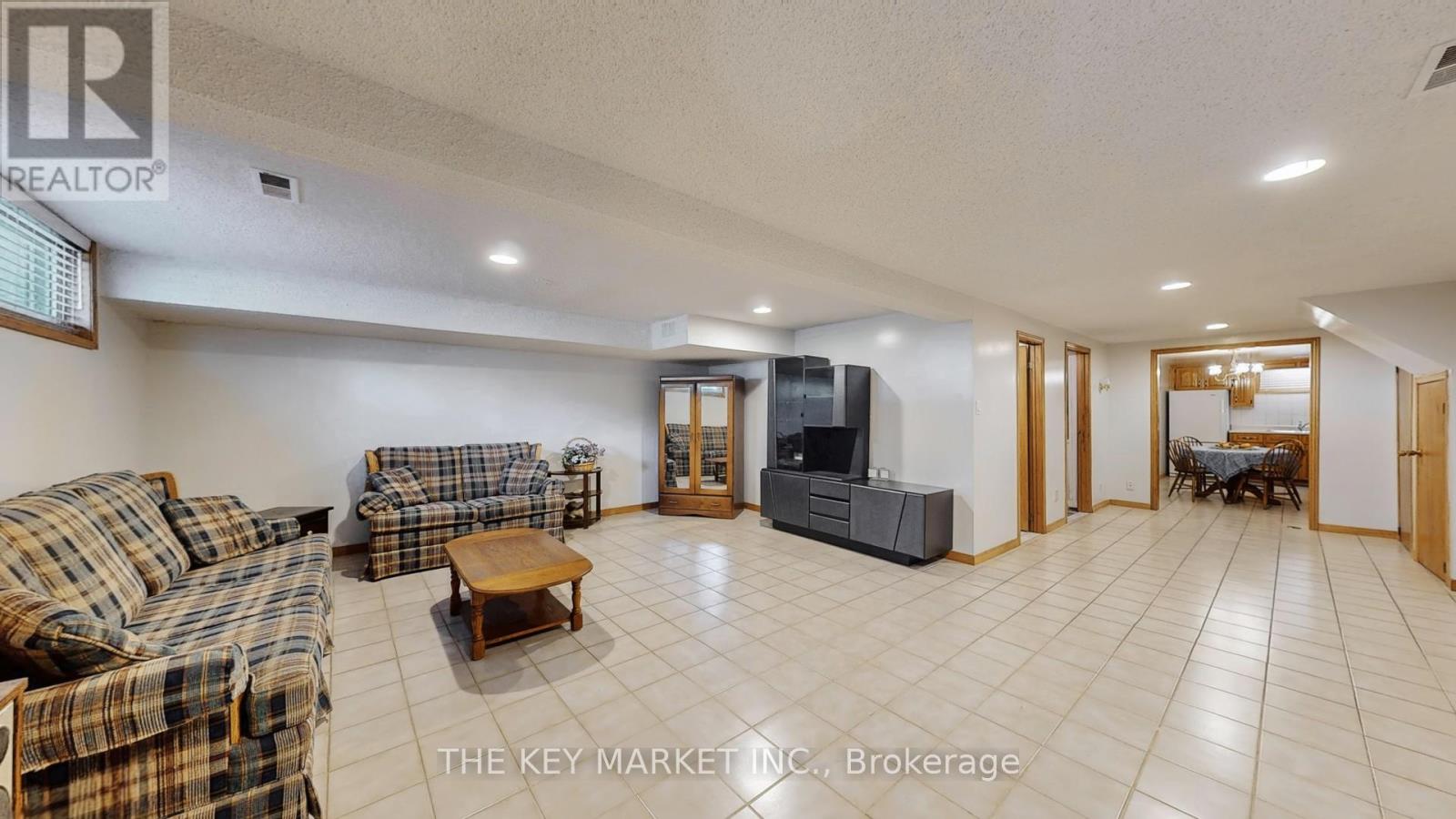 1277 Tyneburn Crescent, Mississauga, Ontario  L4X 1P3 - Photo 29 - W12411431