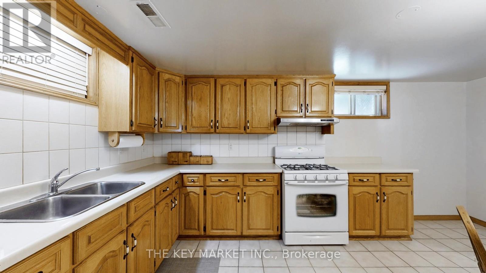 1277 Tyneburn Crescent, Mississauga, Ontario  L4X 1P3 - Photo 31 - W12411431