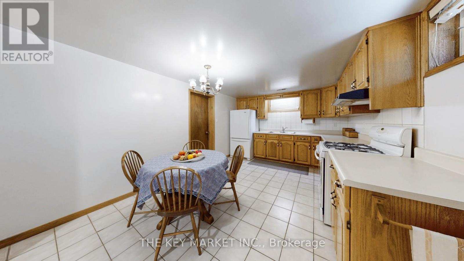 1277 Tyneburn Crescent, Mississauga, Ontario  L4X 1P3 - Photo 33 - W12411431