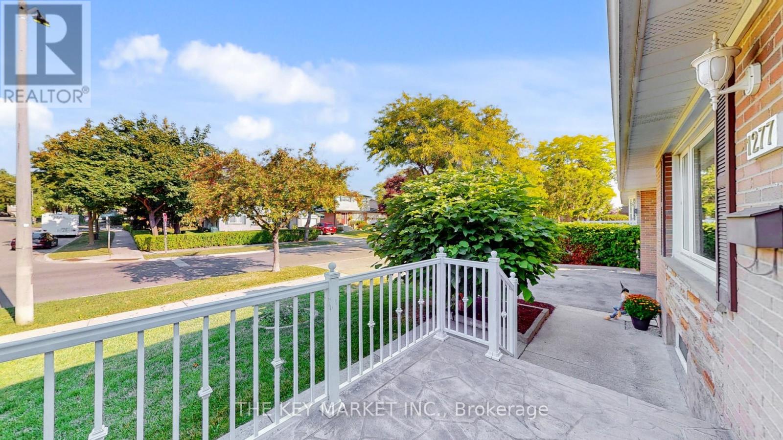 1277 Tyneburn Crescent, Mississauga, Ontario  L4X 1P3 - Photo 4 - W12411431
