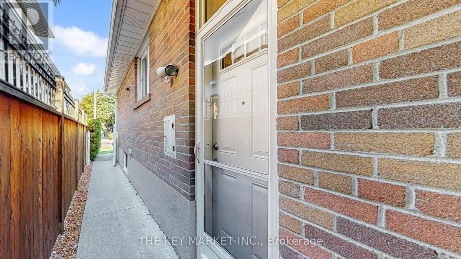 1277 Tyneburn Crescent, Mississauga, Ontario  L4X 1P3 - Photo 45 - W12411431