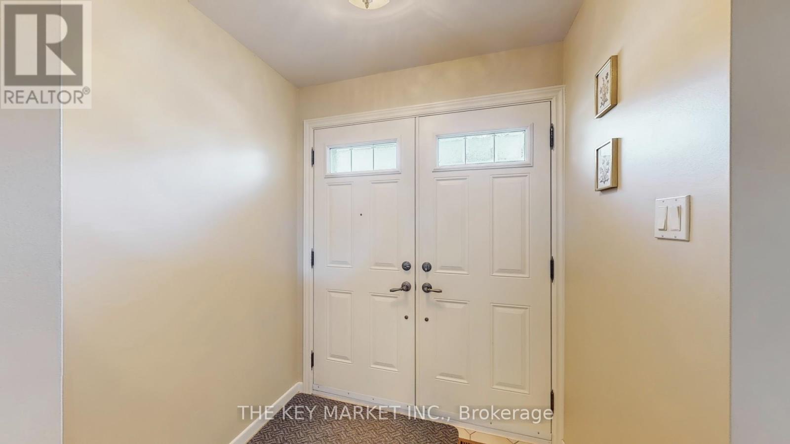 1277 Tyneburn Crescent, Mississauga, Ontario  L4X 1P3 - Photo 5 - W12411431