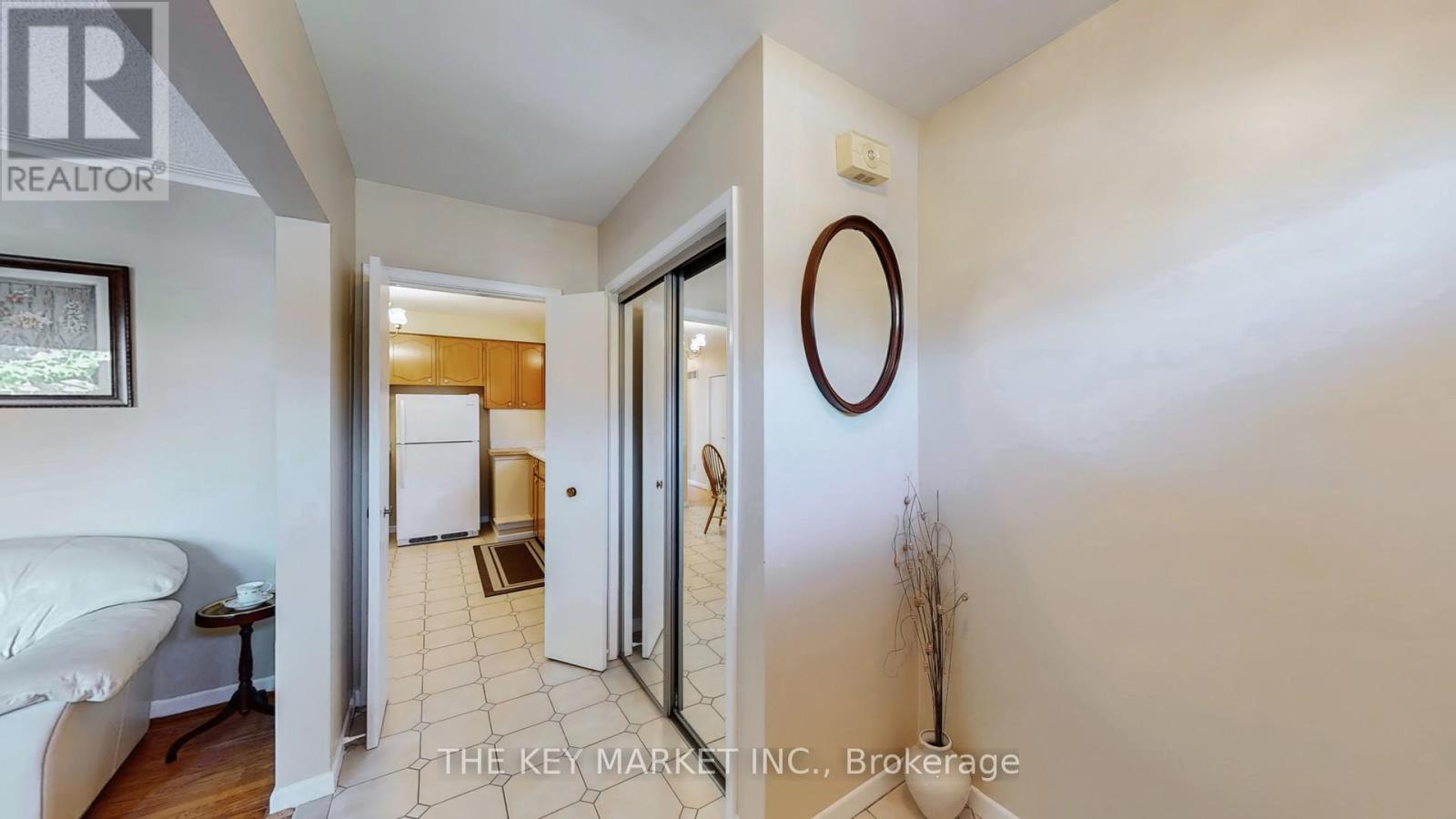 1277 Tyneburn Crescent, Mississauga, Ontario  L4X 1P3 - Photo 6 - W12411431