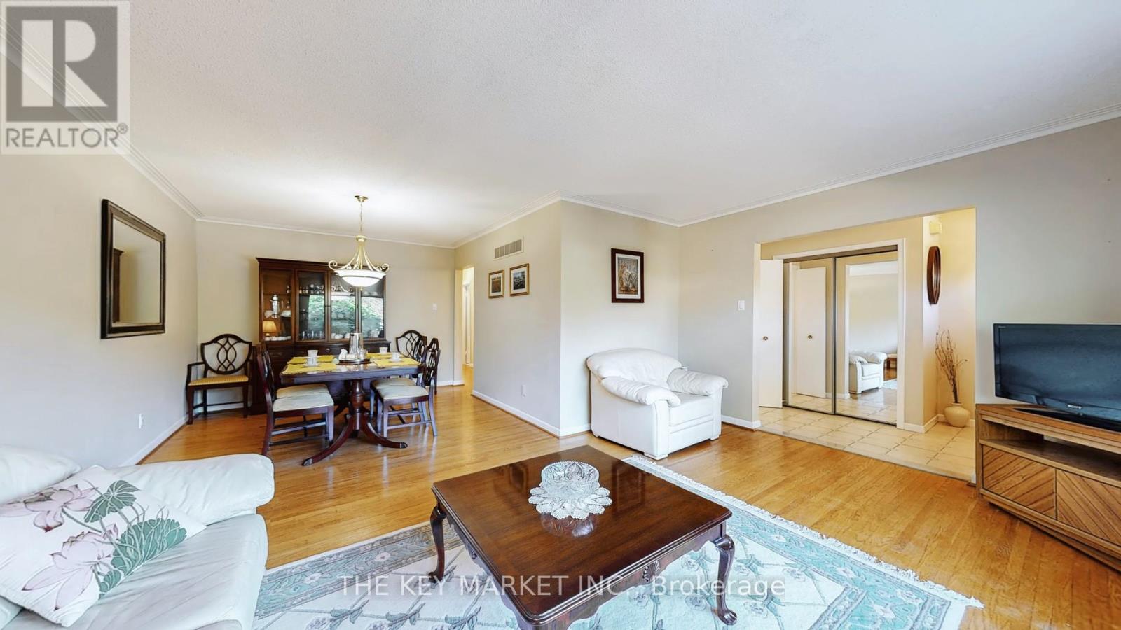 1277 Tyneburn Crescent, Mississauga, Ontario  L4X 1P3 - Photo 7 - W12411431