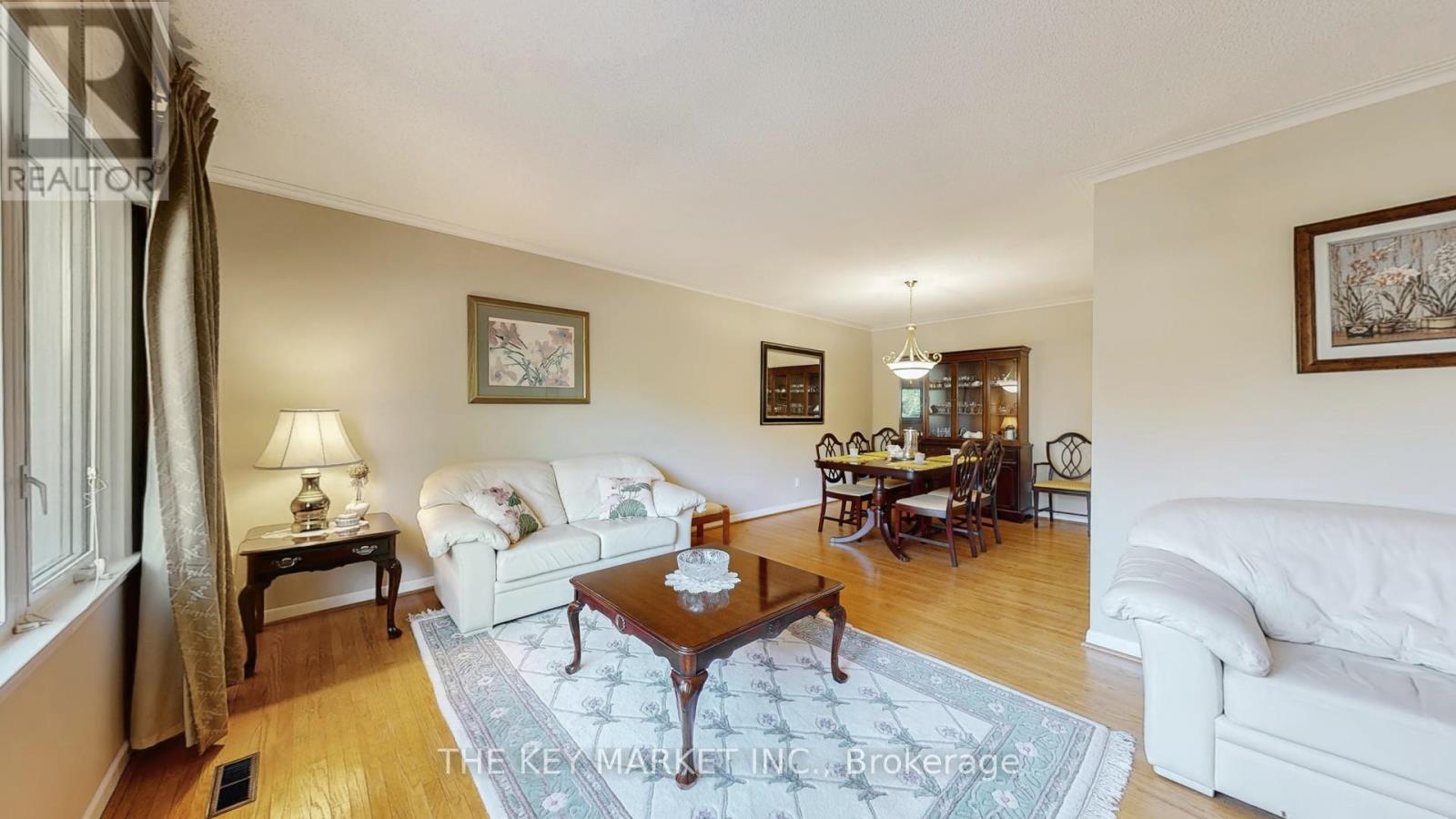 1277 Tyneburn Crescent, Mississauga, Ontario  L4X 1P3 - Photo 8 - W12411431