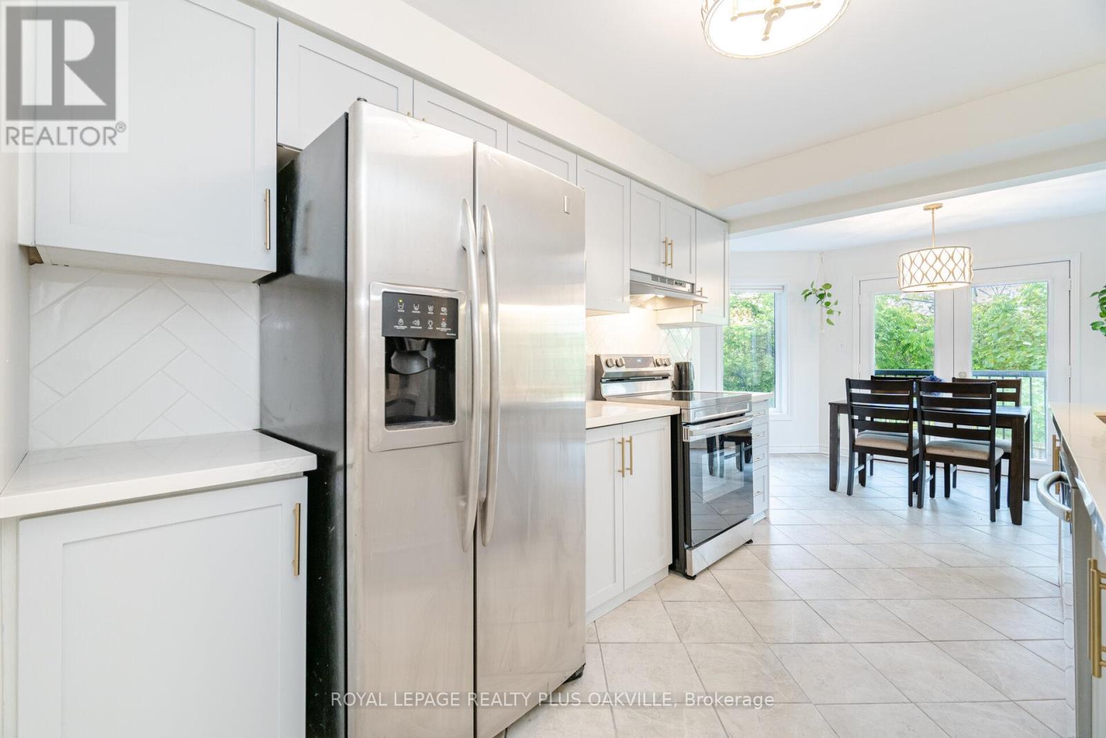 1294 Hammond Street, Burlington, Ontario  L7S 2C5 - Photo 12 - W12411454
