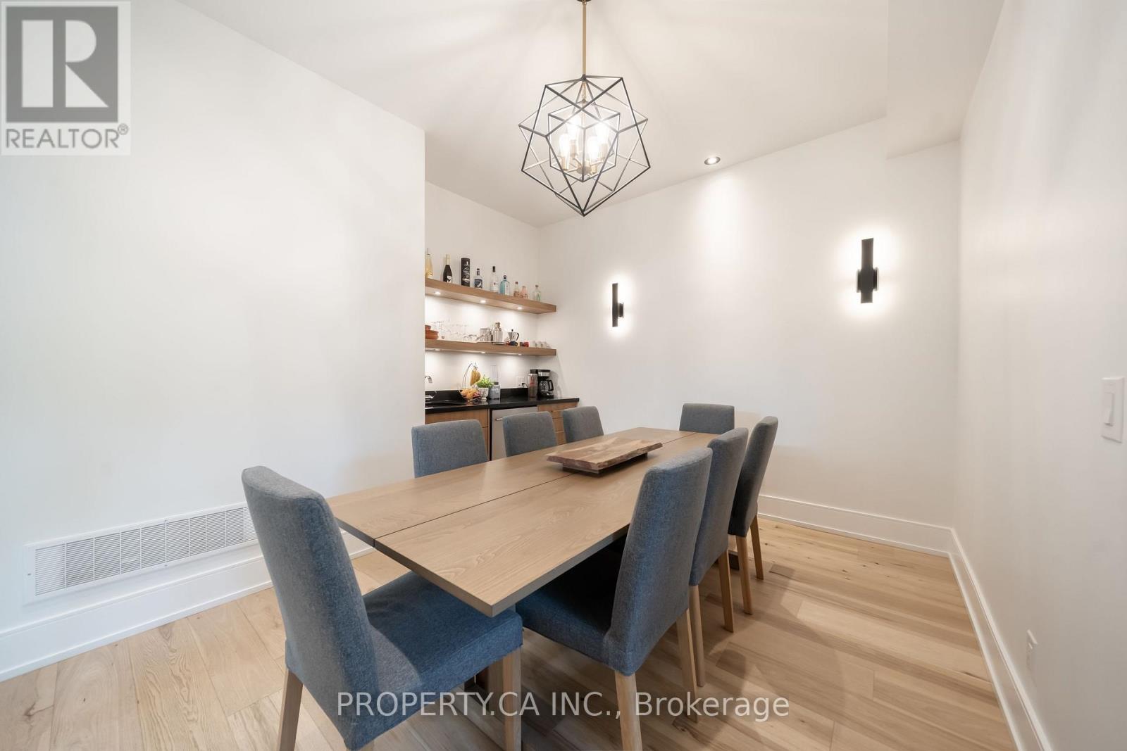 58 Farningham Crescent, Toronto, Ontario  M9B 3B6 - Photo 10 - W12411474