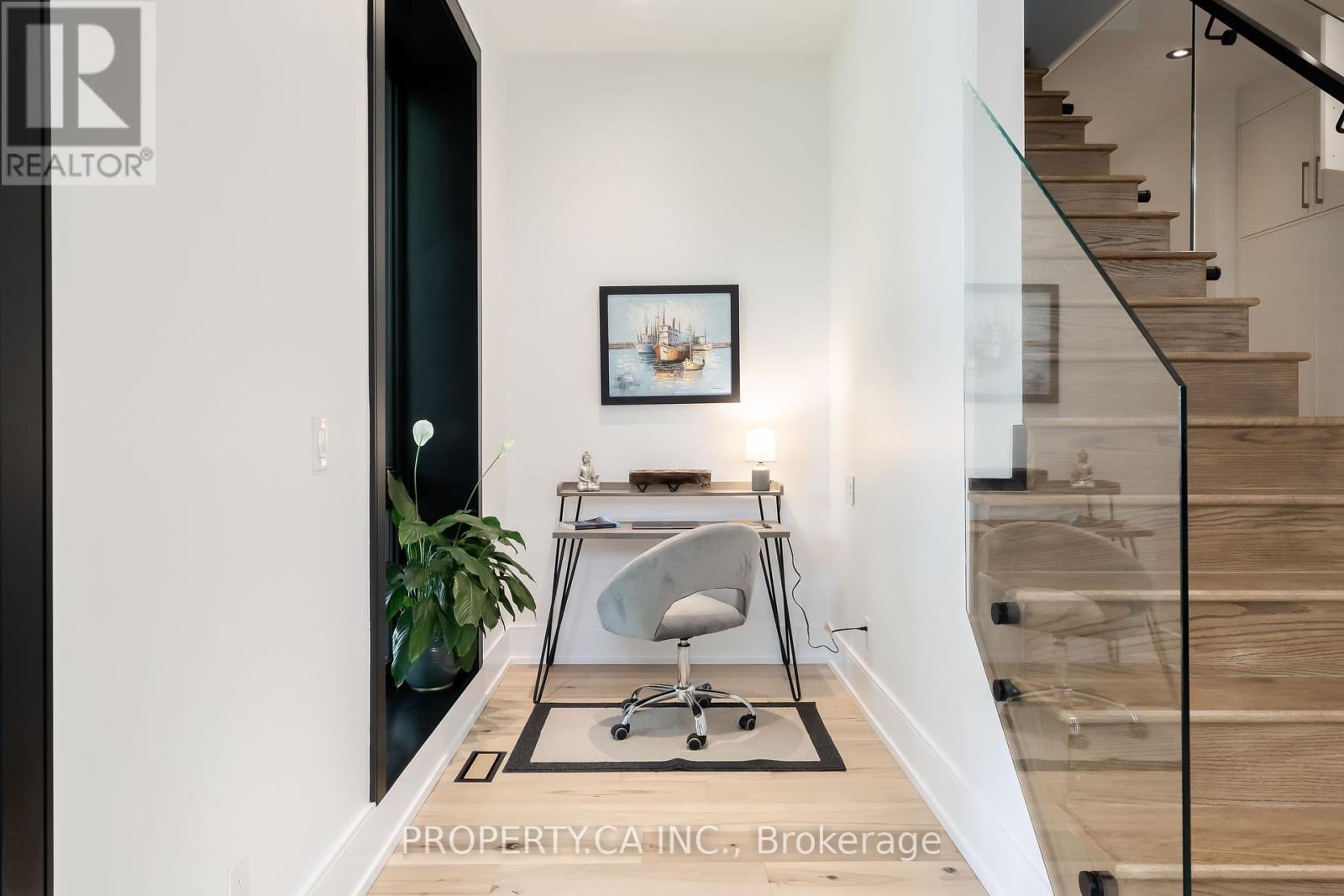 58 Farningham Crescent, Toronto, Ontario  M9B 3B6 - Photo 14 - W12411474