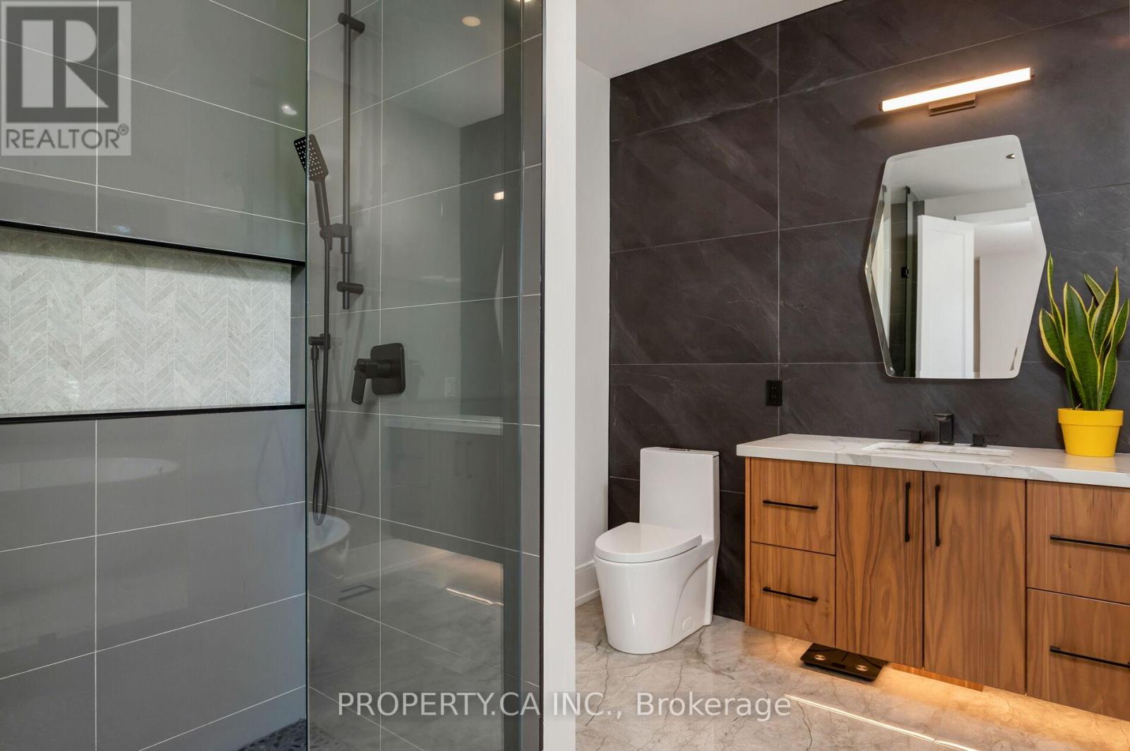 58 Farningham Crescent, Toronto, Ontario  M9B 3B6 - Photo 19 - W12411474