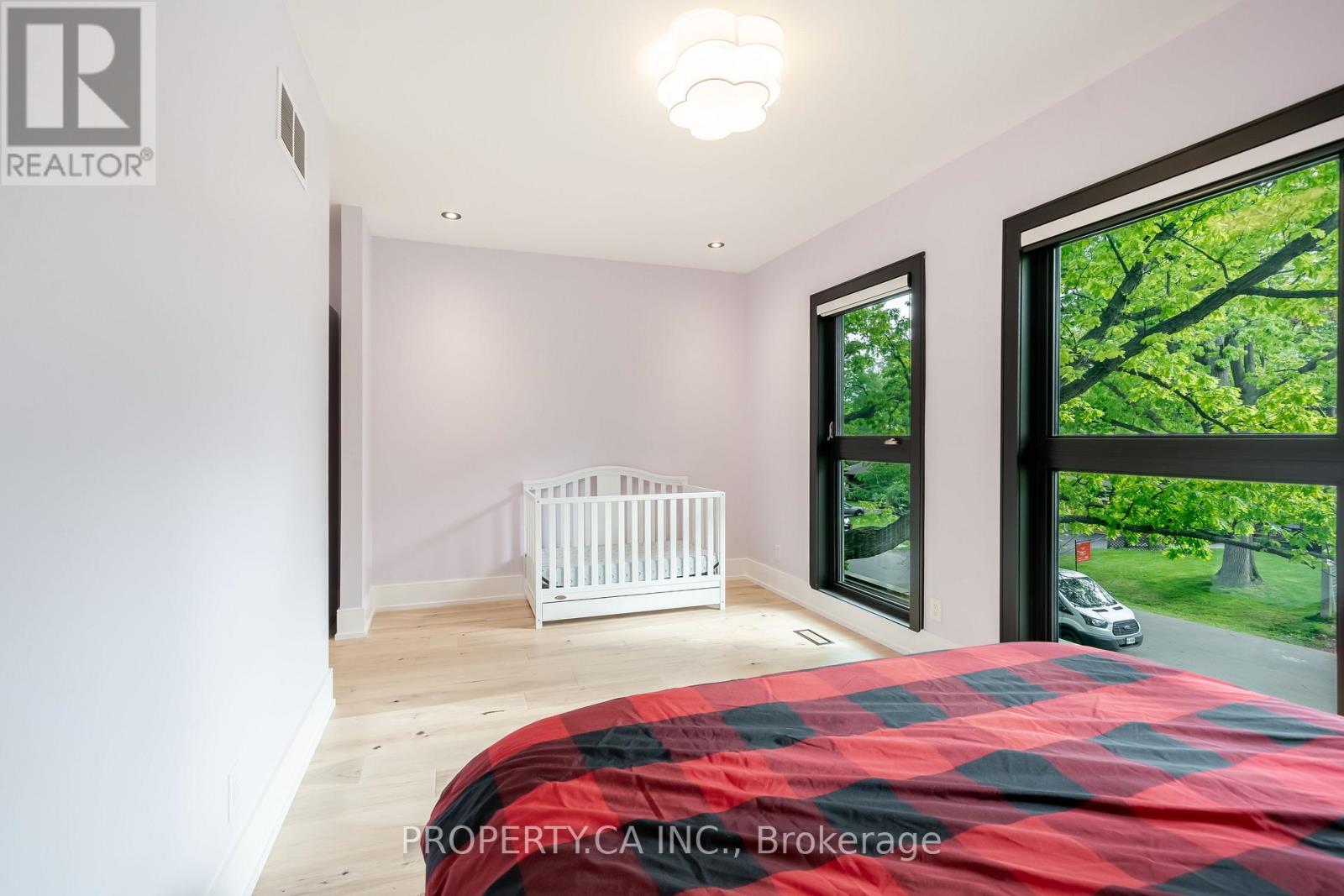 58 Farningham Crescent, Toronto, Ontario  M9B 3B6 - Photo 25 - W12411474