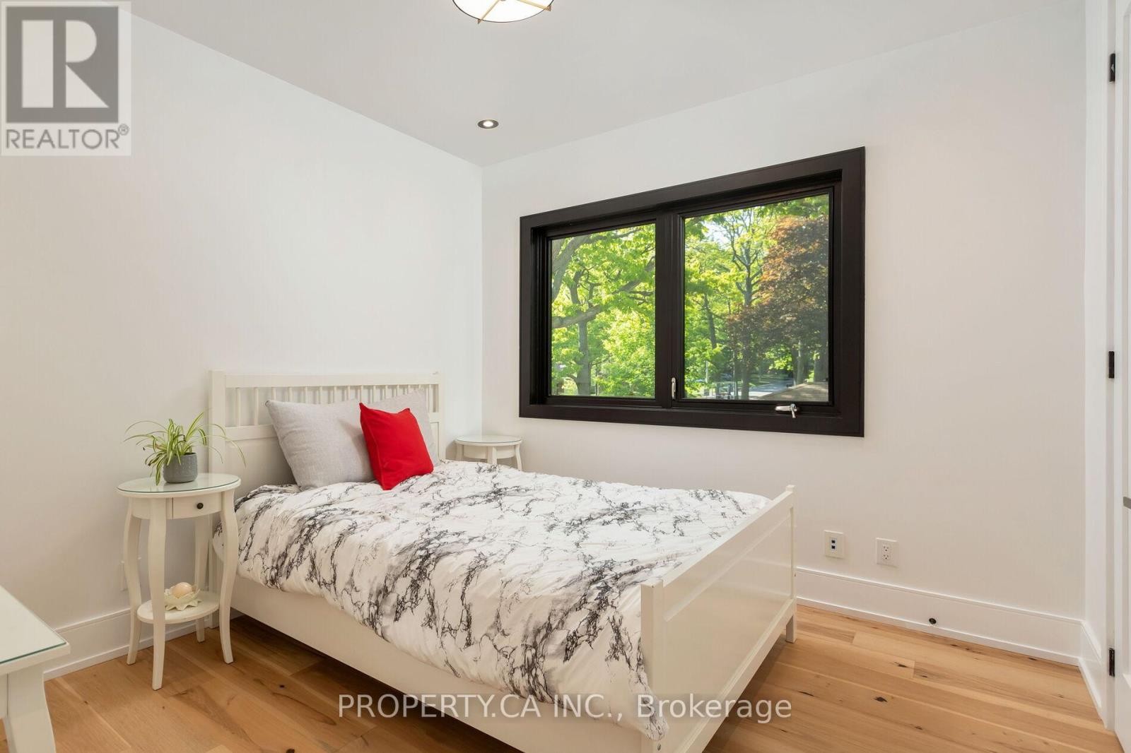58 Farningham Crescent, Toronto, Ontario  M9B 3B6 - Photo 26 - W12411474