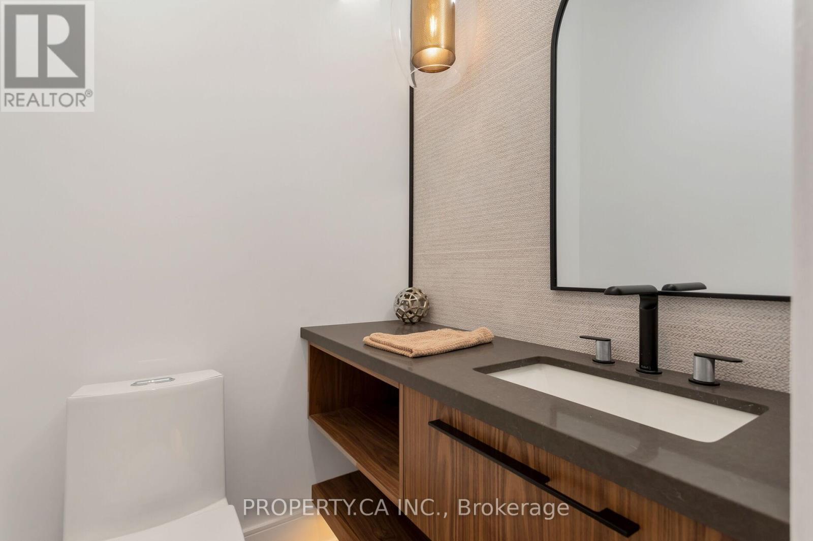 58 Farningham Crescent, Toronto, Ontario  M9B 3B6 - Photo 30 - W12411474