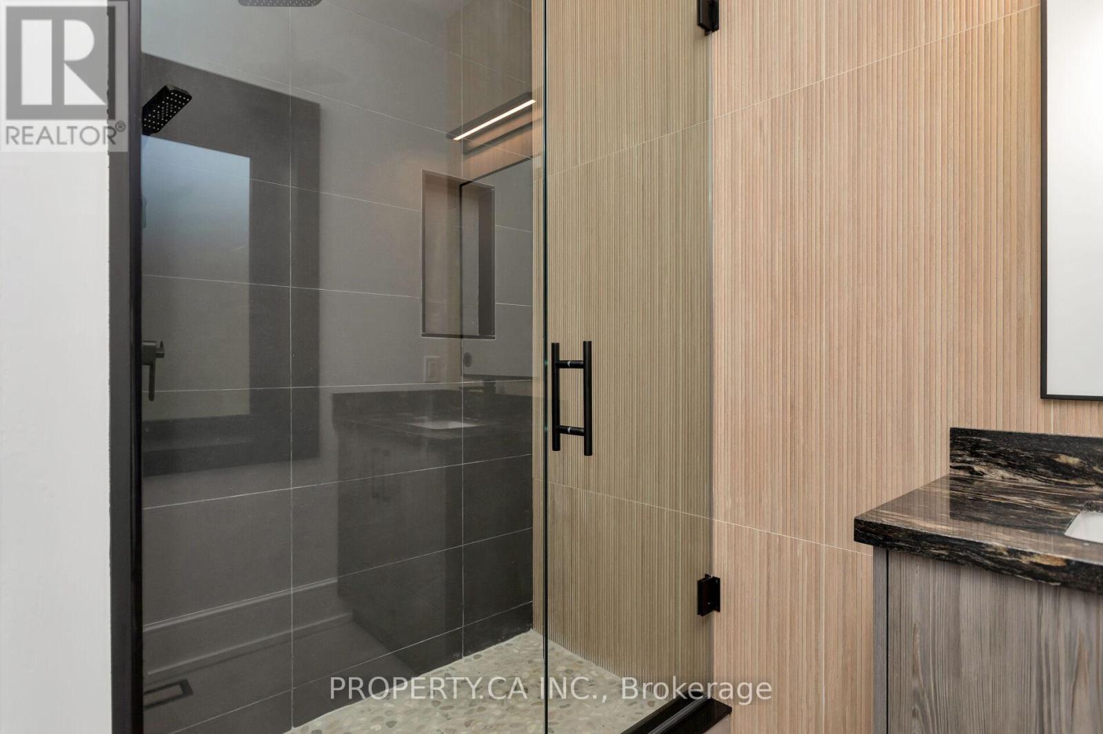 58 Farningham Crescent, Toronto, Ontario  M9B 3B6 - Photo 31 - W12411474
