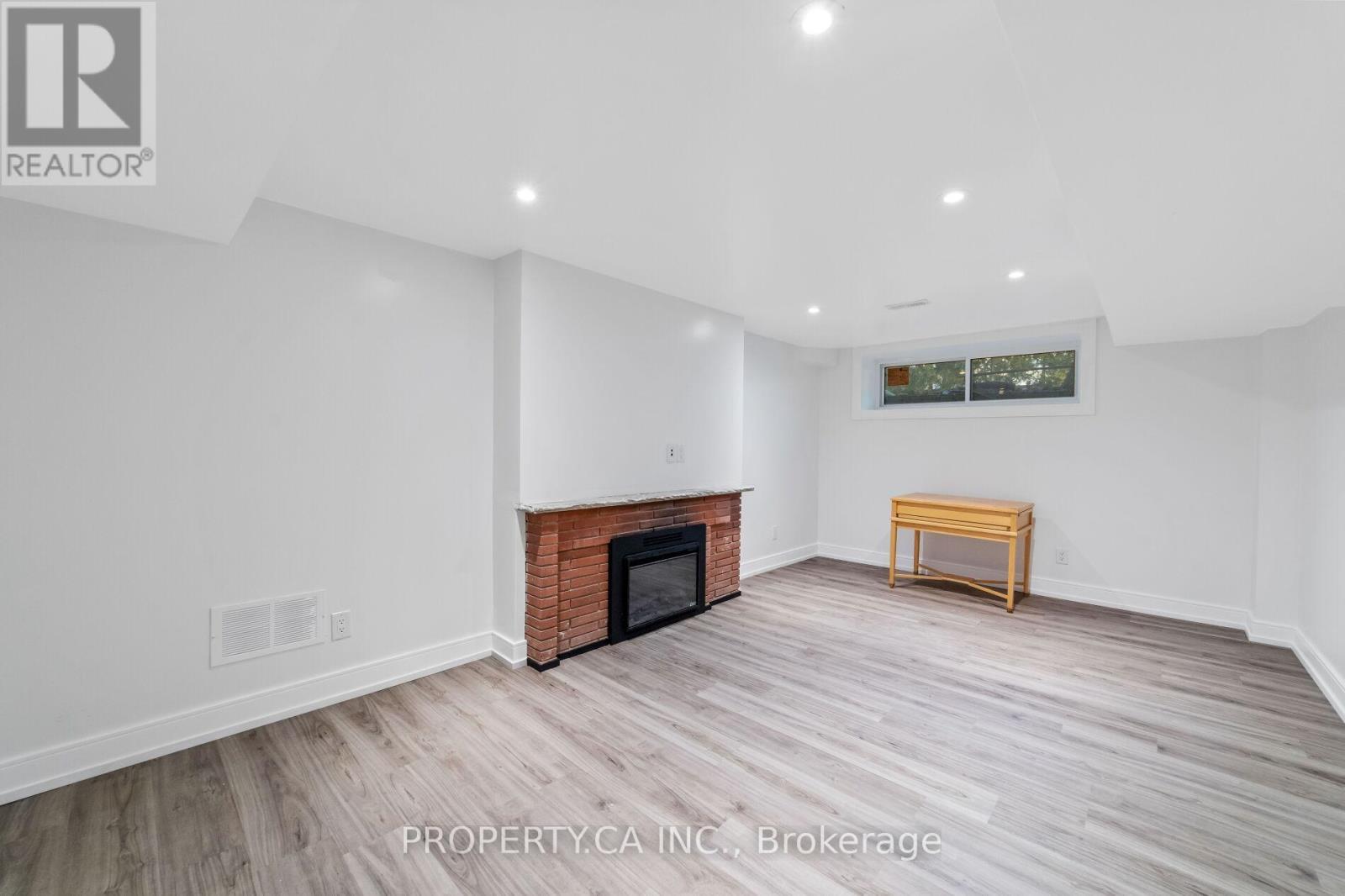 58 Farningham Crescent, Toronto, Ontario  M9B 3B6 - Photo 33 - W12411474