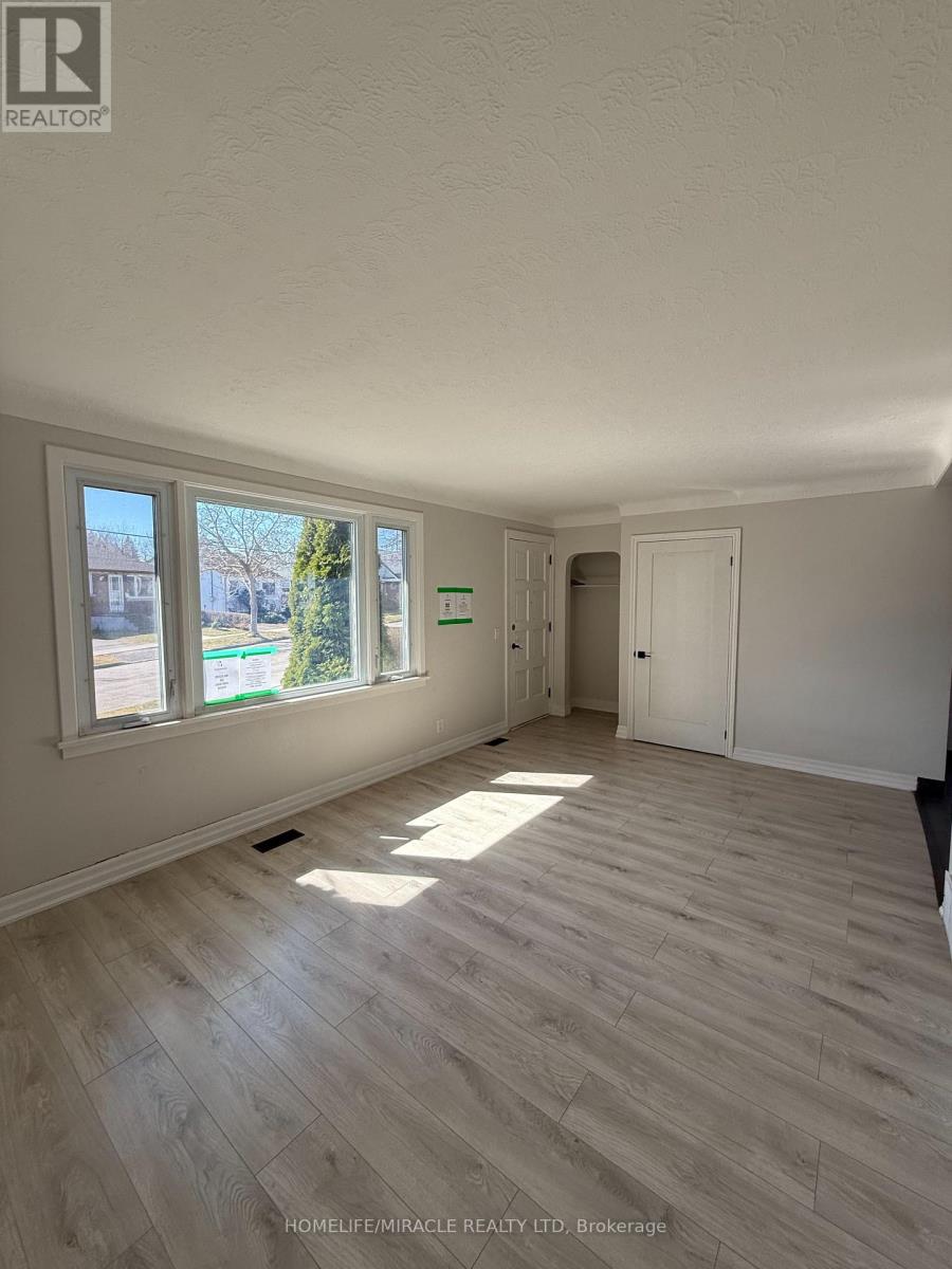 11 Garnet Street, St. Catharines, Ontario  L2M 5E6 - Photo 10 - X12411442