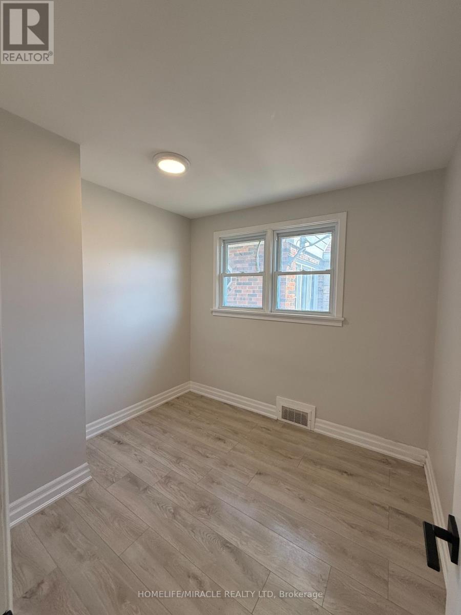 11 Garnet Street, St. Catharines, Ontario  L2M 5E6 - Photo 15 - X12411442
