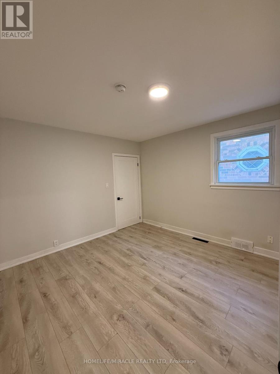 11 Garnet Street, St. Catharines, Ontario  L2M 5E6 - Photo 19 - X12411442