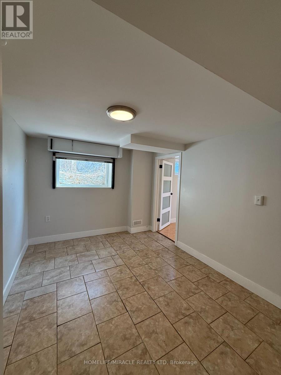 11 Garnet Street, St. Catharines, Ontario  L2M 5E6 - Photo 30 - X12411442