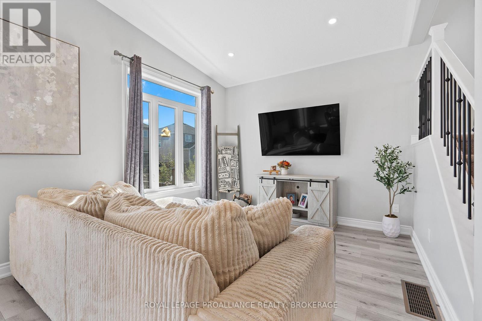 1556 Albany Drive, Kingston (City Northwest), Ontario  K7P 0L9 - Photo 7 - X12411783