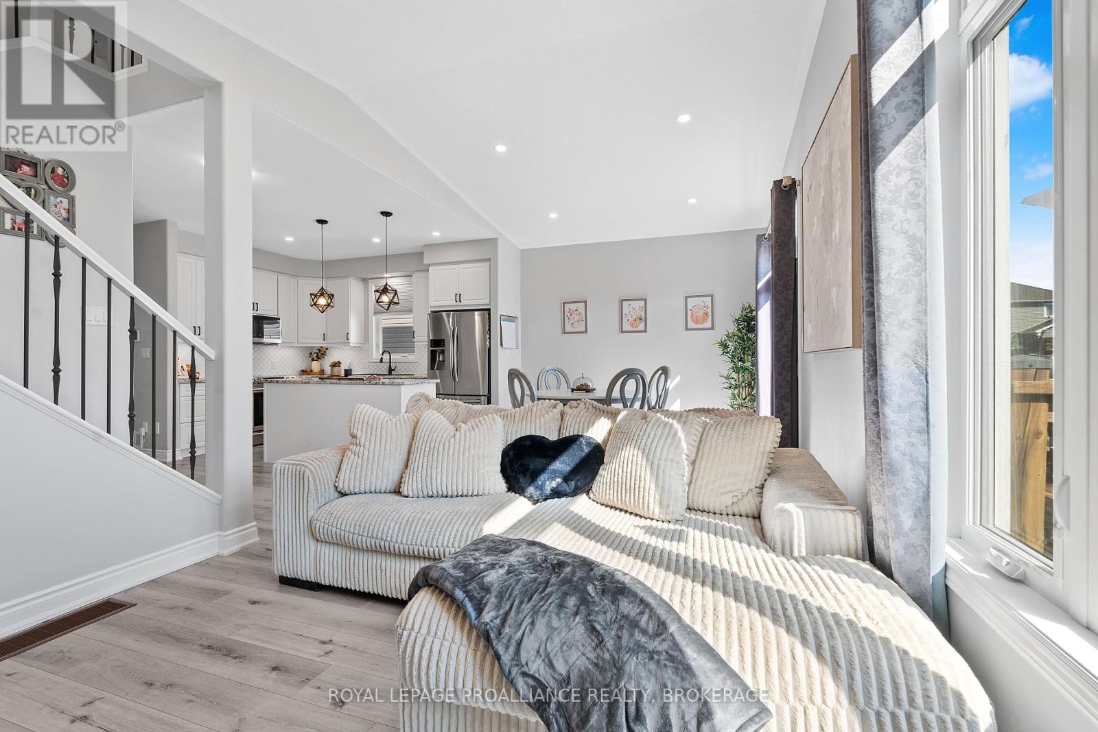 1556 Albany Drive, Kingston (City Northwest), Ontario  K7P 0L9 - Photo 9 - X12411783