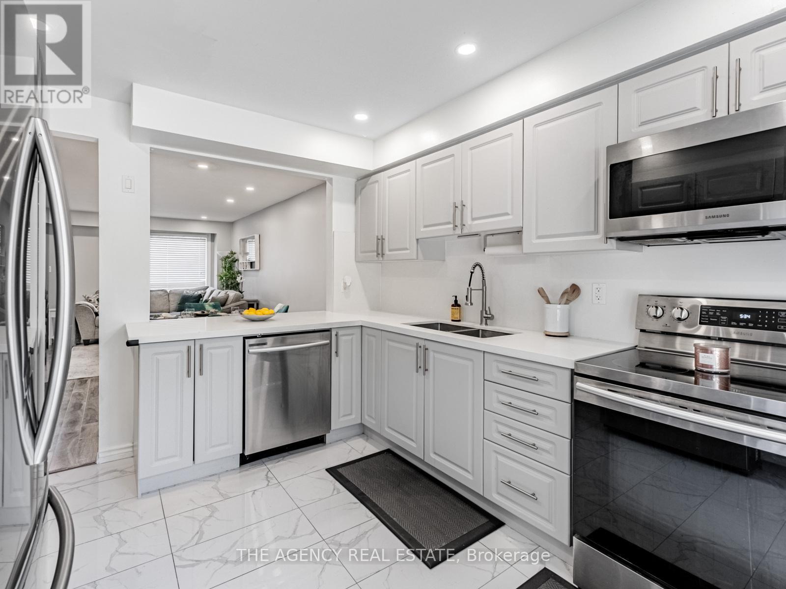 4 - 2445 Homelands Drive, Mississauga (Sheridan), Ontario  L5K 2C6 - Photo 13 - W12411819