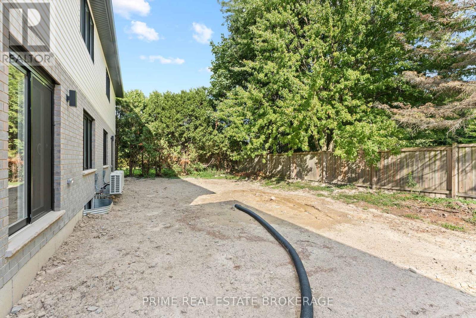 5 - 177 Chestnut Street, Lucan Biddulph, Ontario  N0M 2J0 - Photo 9 - X12411793