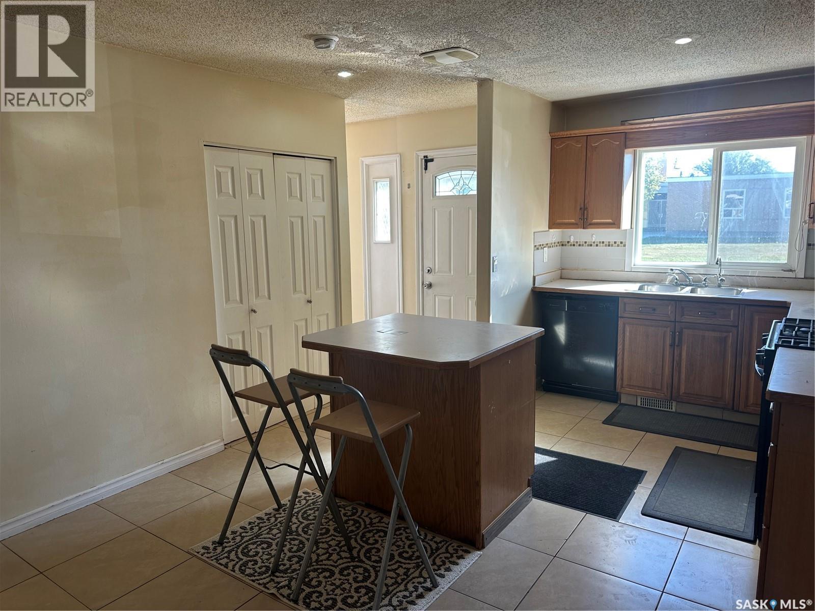 630 Elphinstone Street, Regina, Saskatchewan  S4T 3K9 - Photo 3 - SK016378