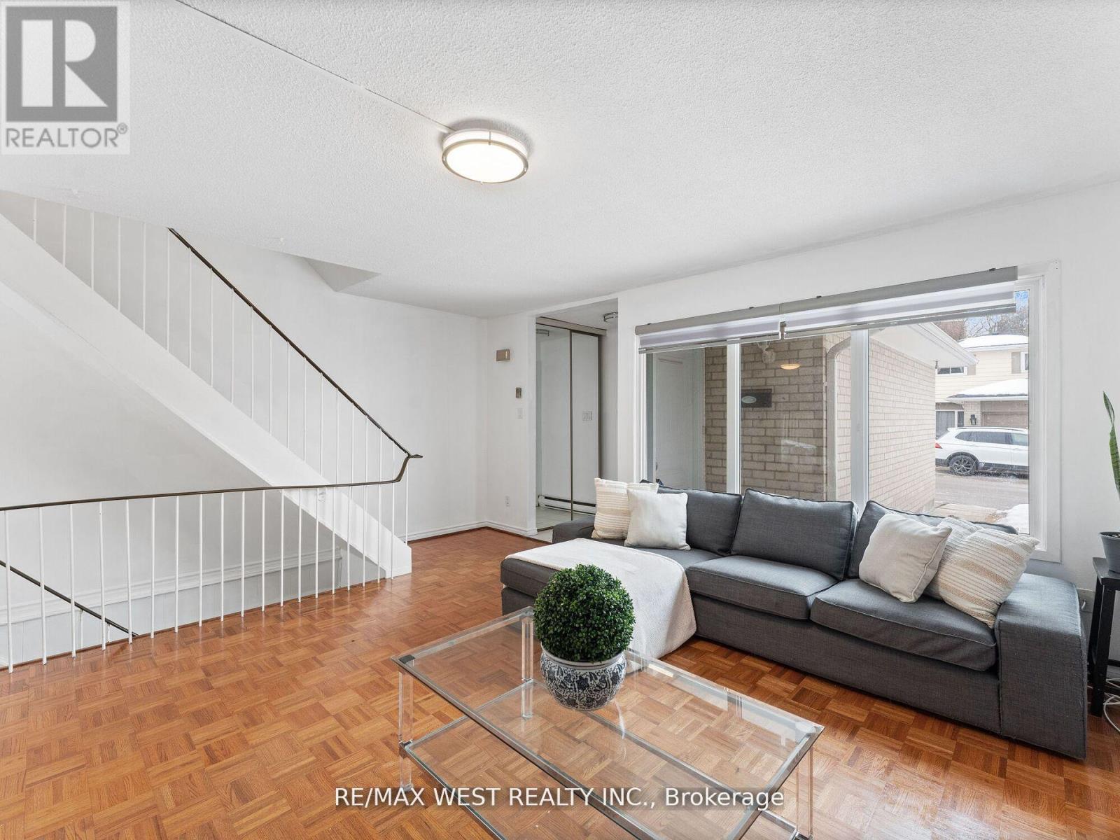 94 Plum Tree Way, Toronto, Ontario  M2R 3J1 - Photo 5 - C12411498
