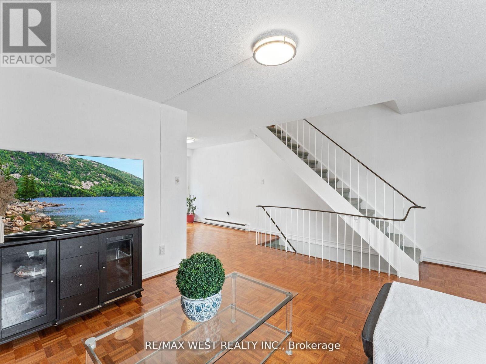 94 Plum Tree Way, Toronto, Ontario  M2R 3J1 - Photo 7 - C12411498