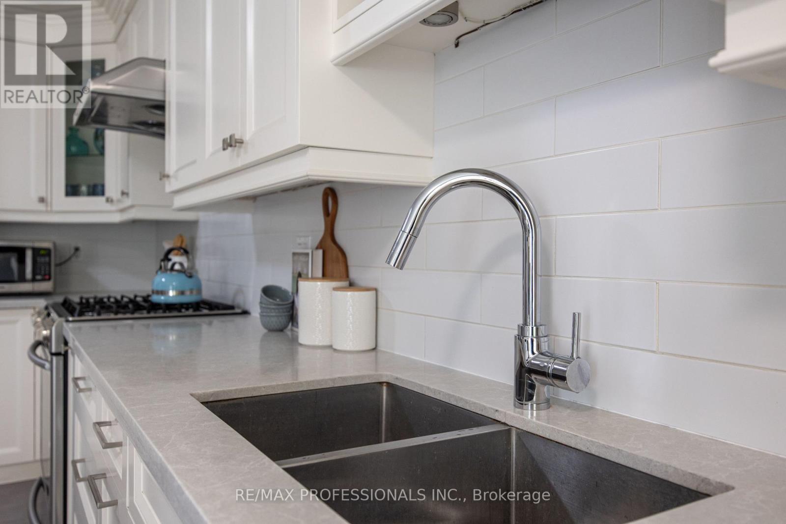 152 Ashton Drive, Vaughan, Ontario  L6A 2T8 - Photo 14 - N12411419