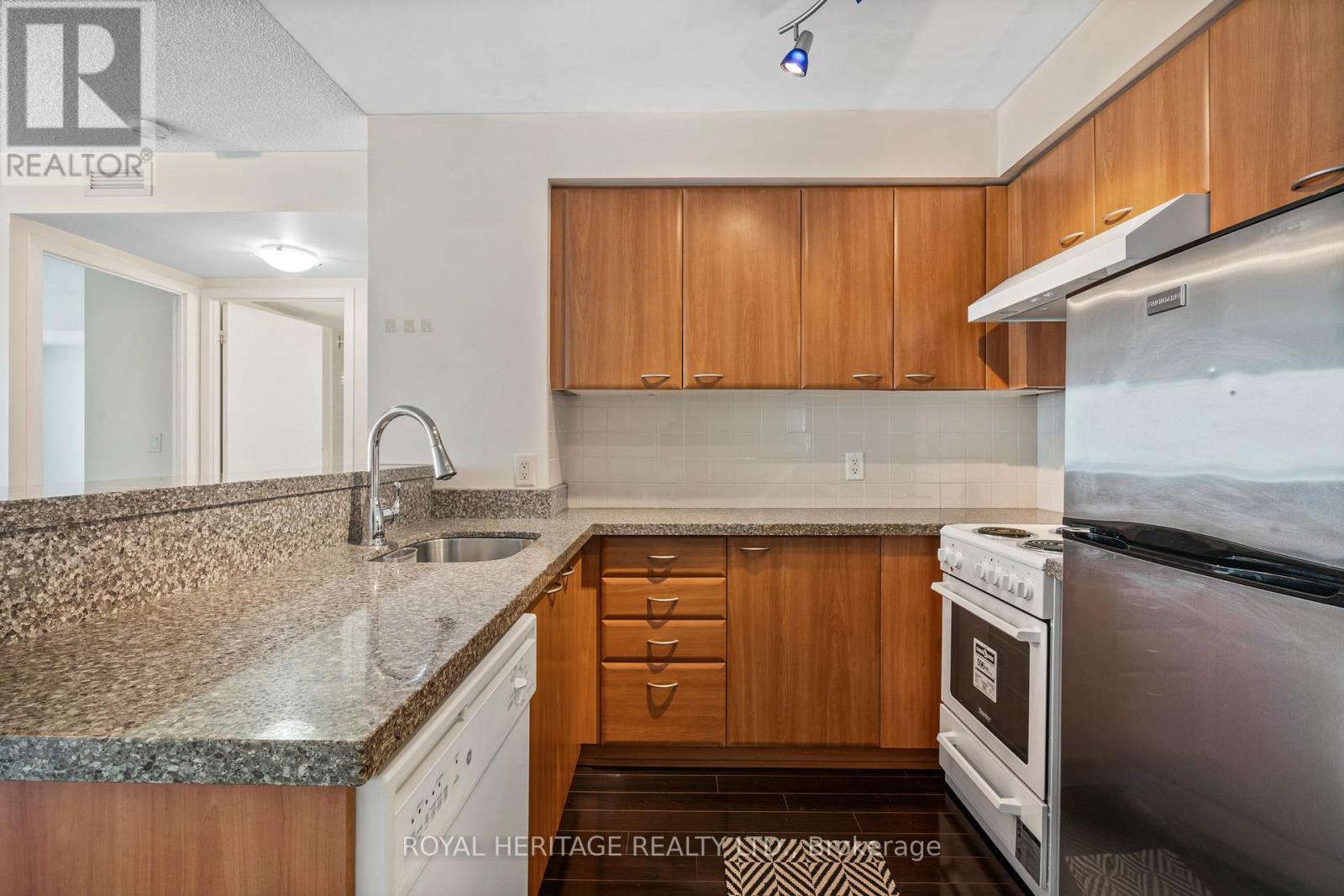 1716 - 38 Lee Centre Drive, Toronto (Woburn), Ontario  M1H 3J7 - Photo 8 - E12411598