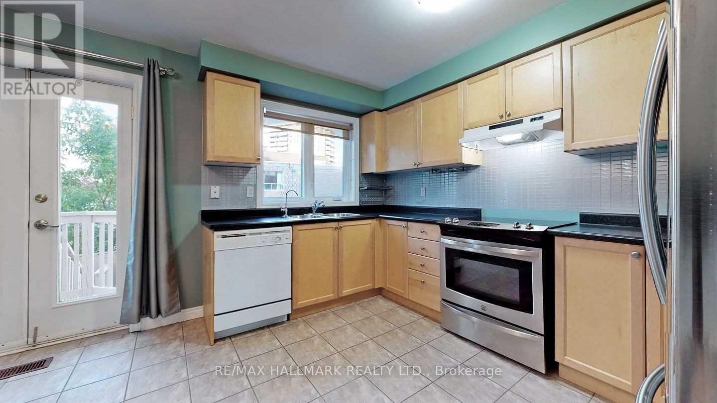 29 Tollgate Mews, Toronto, Ontario  M1M 3X5 - Photo 4 - E12411687