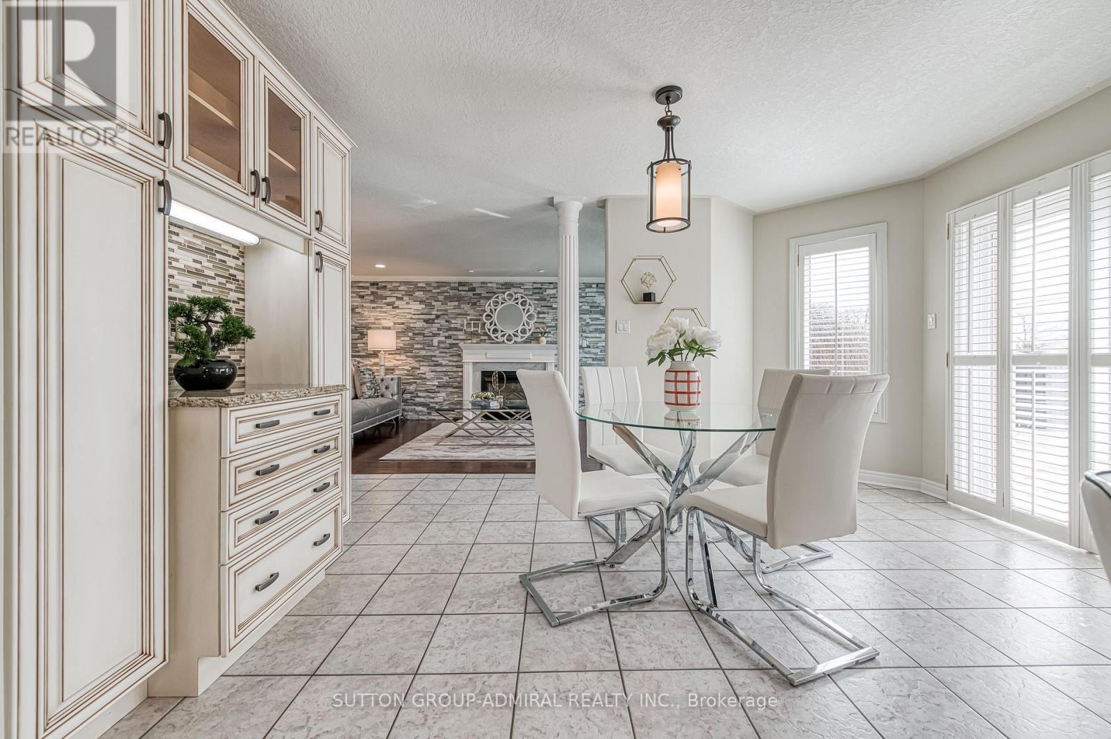 11 Saint Avenue, Bradford West Gwillimbury, Ontario  L3Z 3E6 - Photo 11 - N12411539
