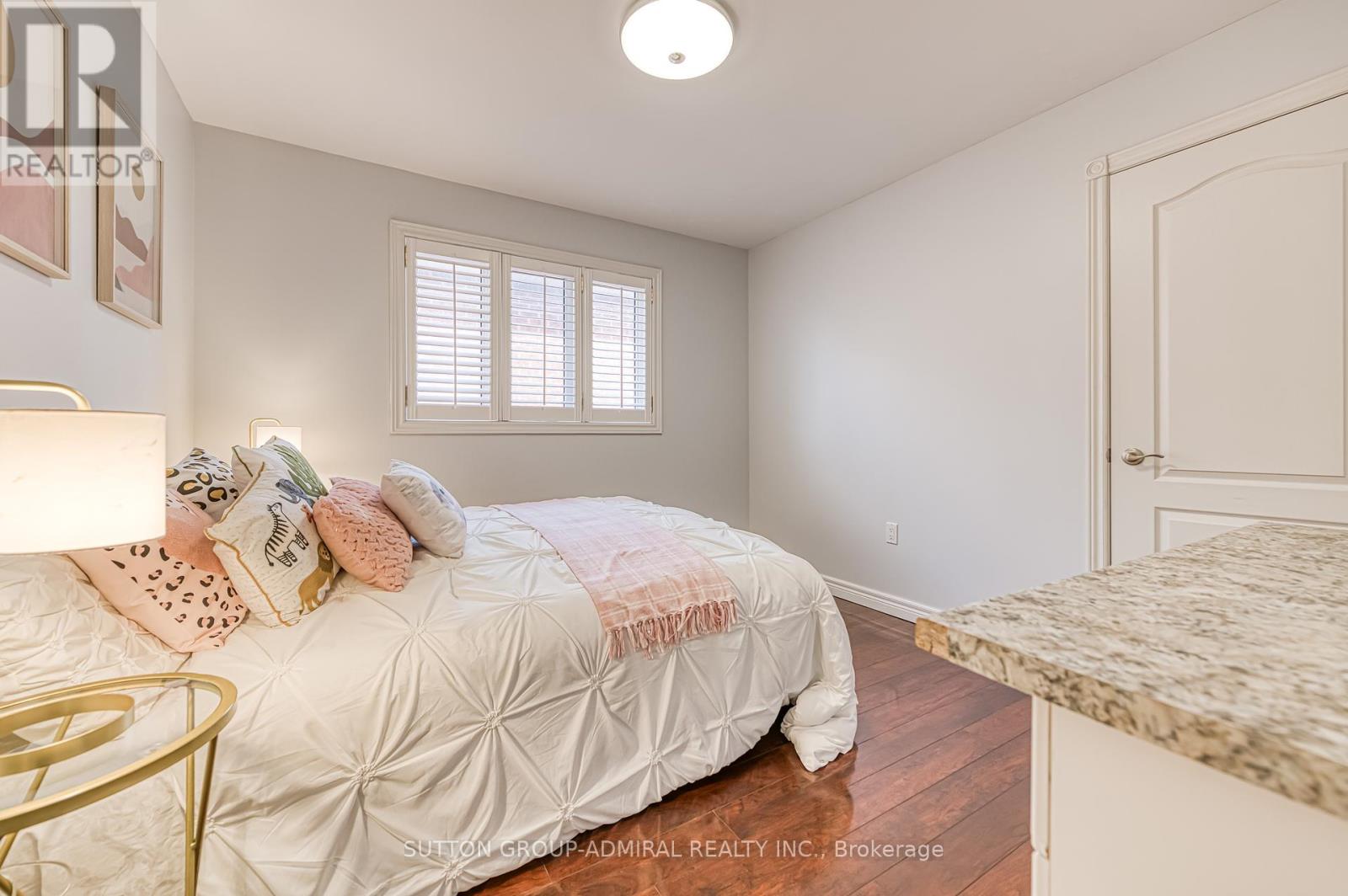 11 Saint Avenue, Bradford West Gwillimbury, Ontario  L3Z 3E6 - Photo 22 - N12411539
