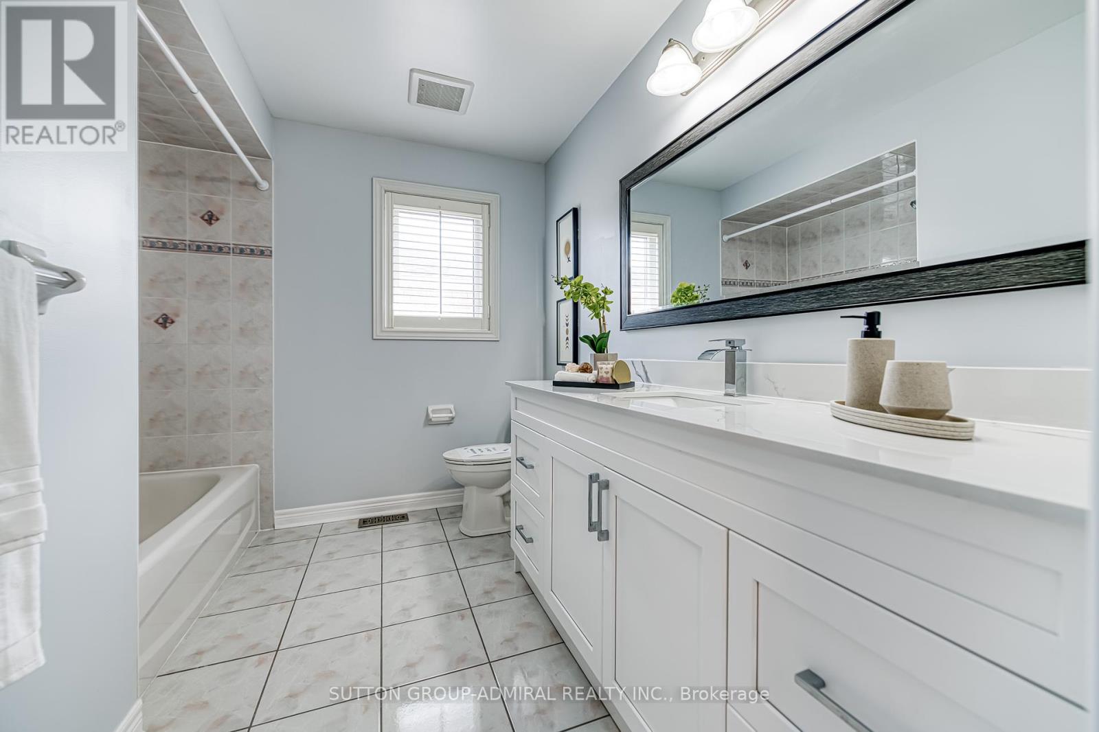 11 Saint Avenue, Bradford West Gwillimbury, Ontario  L3Z 3E6 - Photo 26 - N12411539