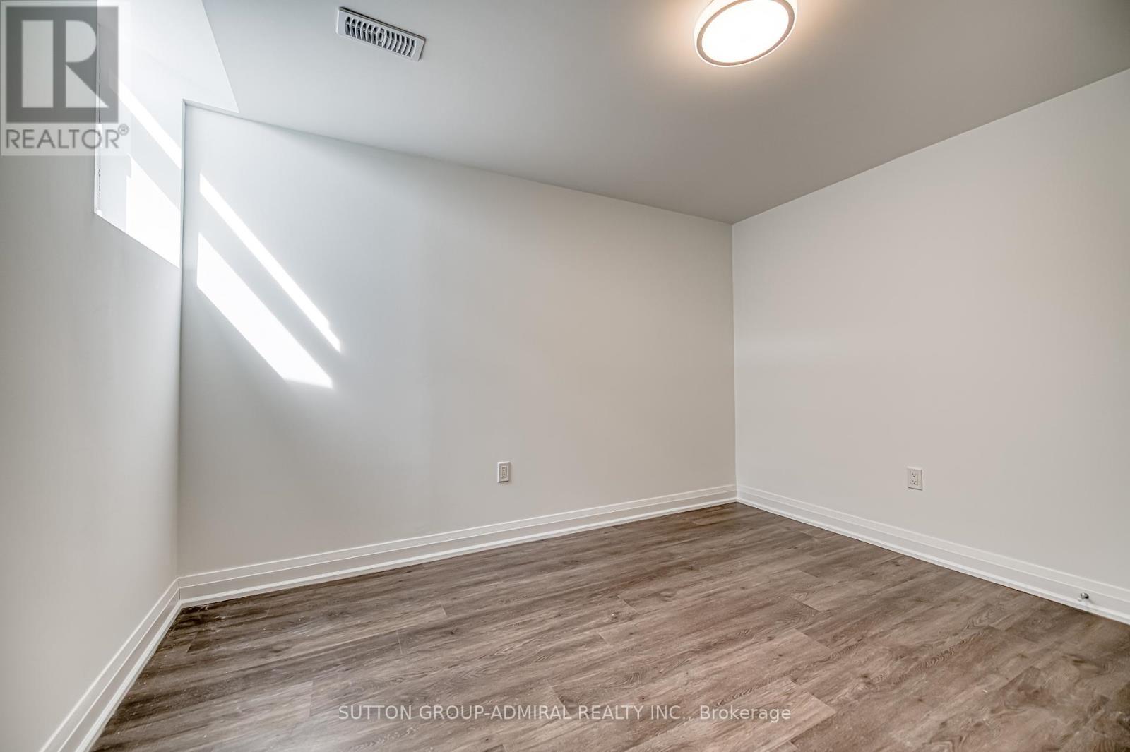 11 Saint Avenue, Bradford West Gwillimbury, Ontario  L3Z 3E6 - Photo 33 - N12411539