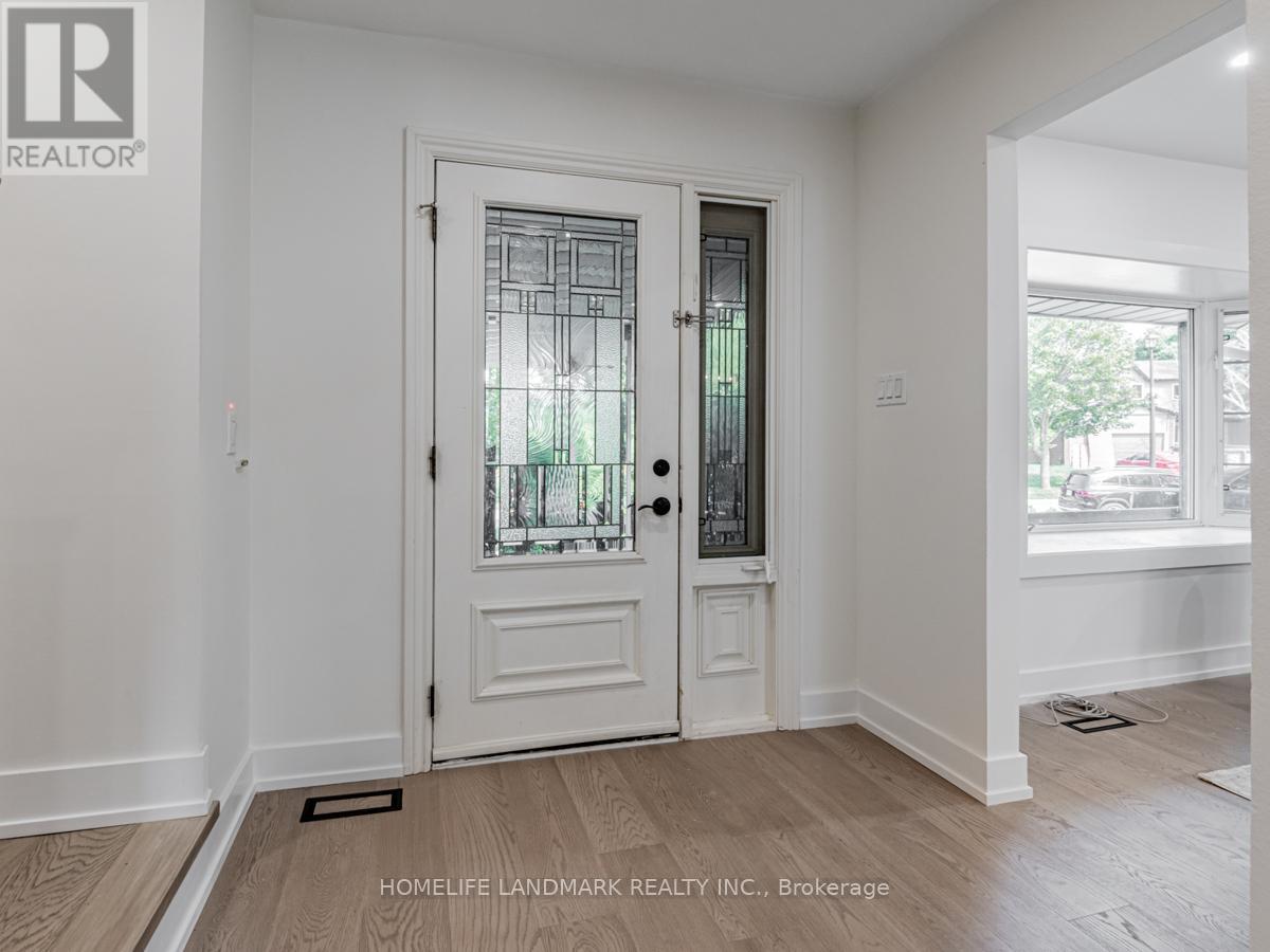9 Eastman Crescent, Newmarket, Ontario  L3Y 5T9 - Photo 6 - N12411601