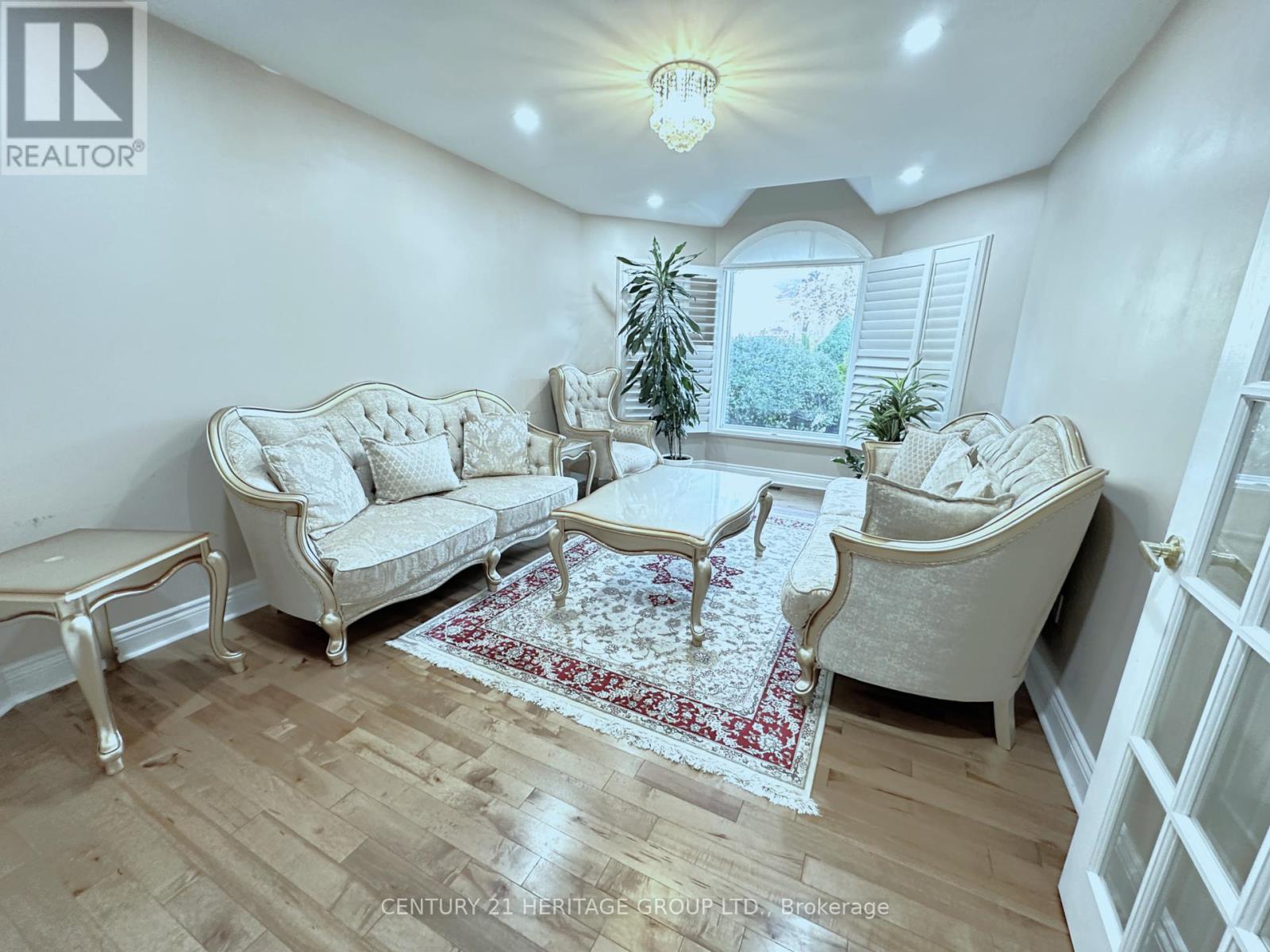 192 Covent Crescent, Aurora, Ontario  L4G 6P9 - Photo 4 - N12411610