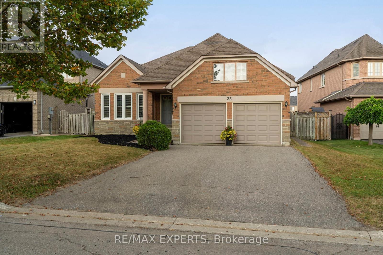 35 FALKIRK CRESCENT, Vaughan, Ontario