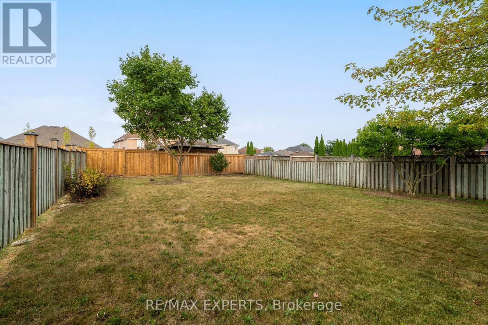 35 Falkirk Crescent, Vaughan, Ontario  L6A 2E3 - Photo 24 - N12411628