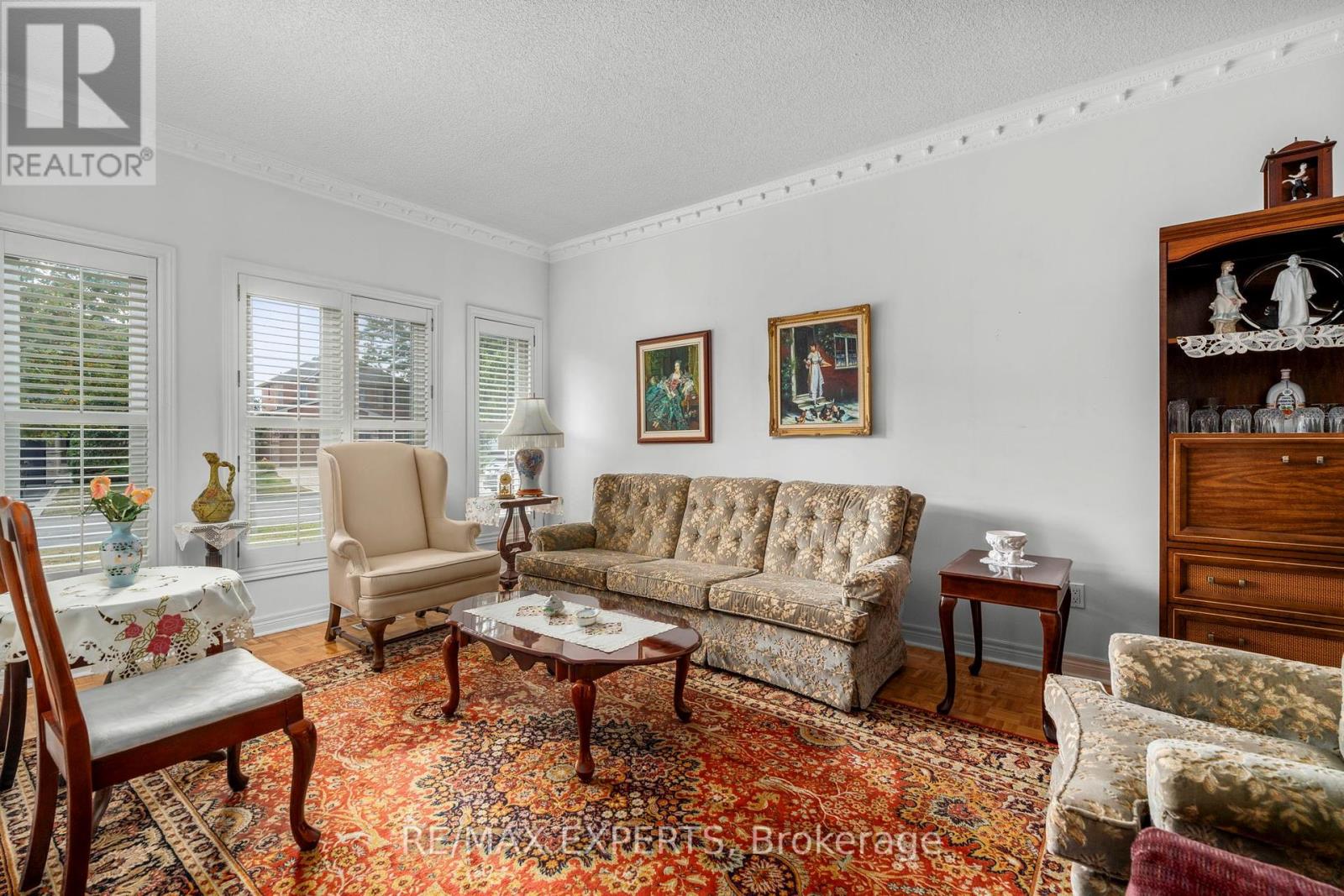 35 Falkirk Crescent, Vaughan, Ontario  L6A 2E3 - Photo 6 - N12411628