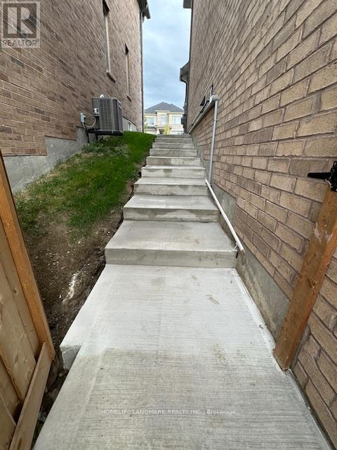 409 Seaview Heights, East Gwillimbury, Ontario  L9N 0Y4 - Photo 3 - N12411647