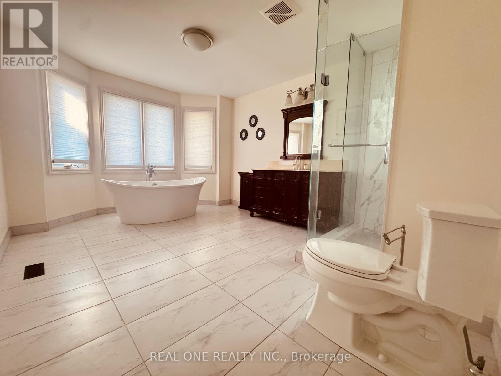 3 Elmsley Drive, Richmond Hill, Ontario  L4C 8N1 - Photo 12 - N12411693