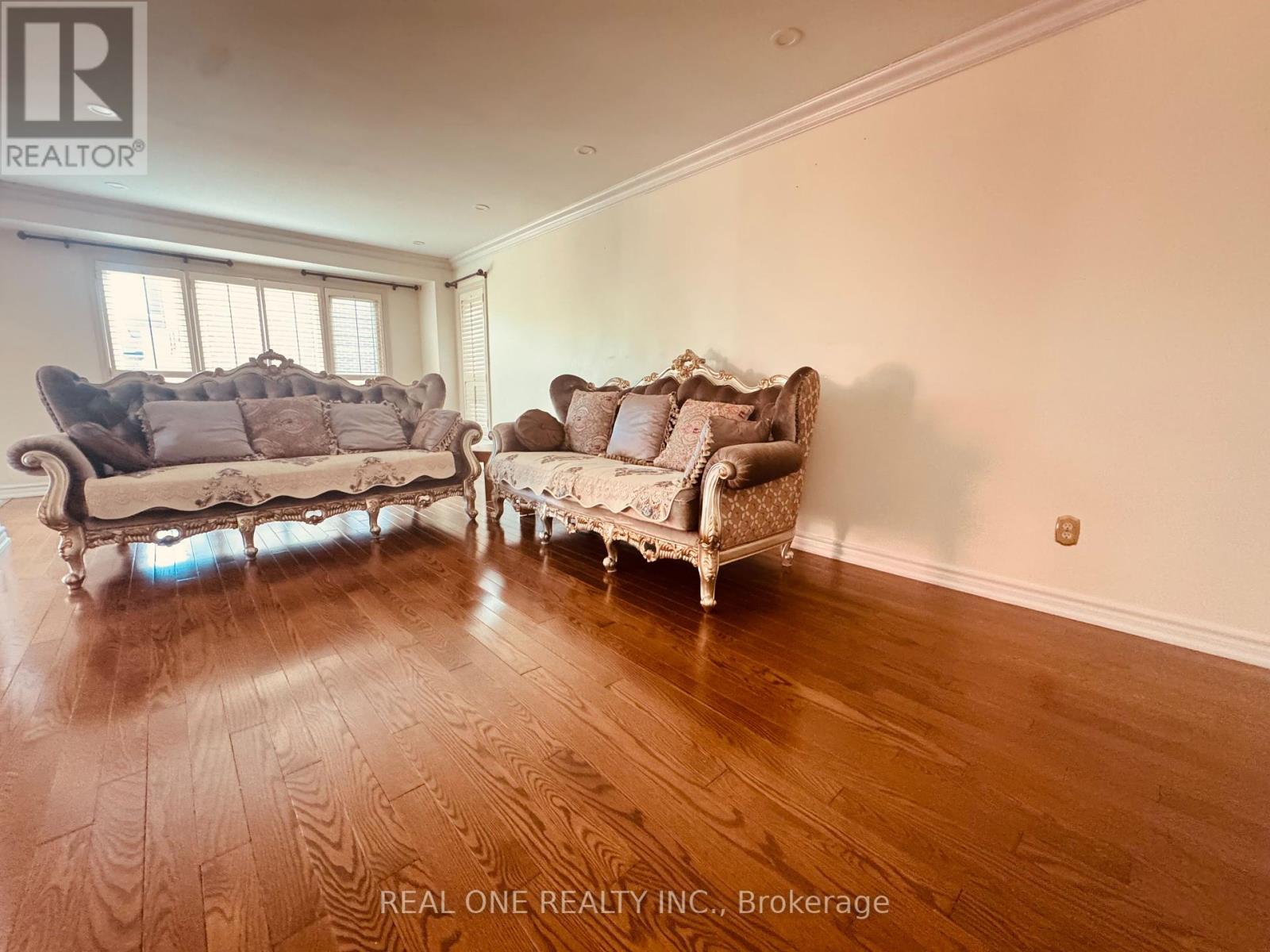3 Elmsley Drive, Richmond Hill, Ontario  L4C 8N1 - Photo 6 - N12411693